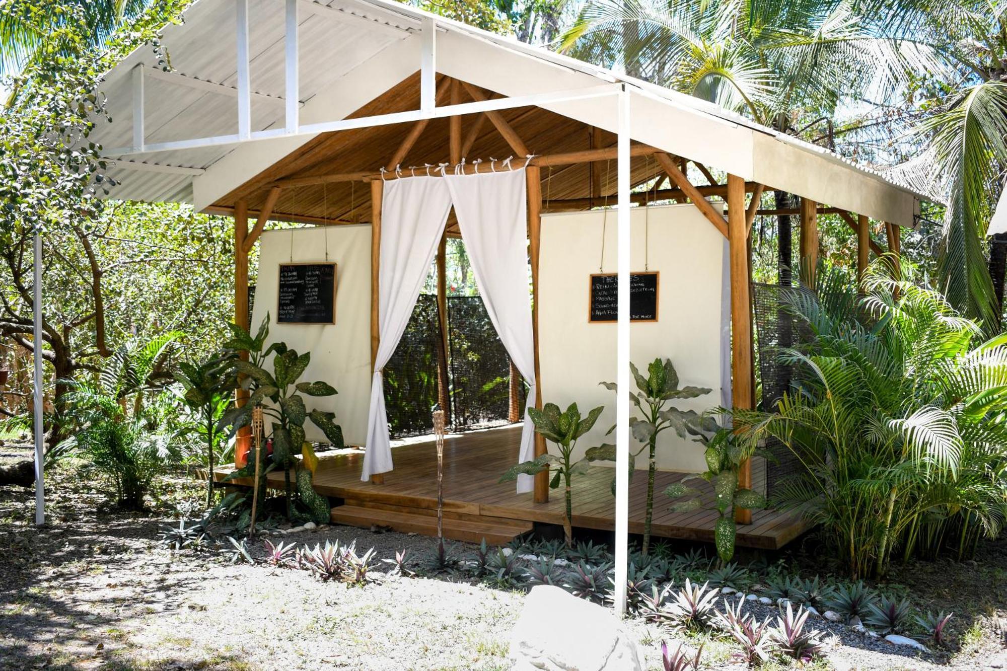 Cuatro Vientos Lodge & Apartments - Mal Pais, Costa Rica Playa Santa Teresa  Екстериор снимка